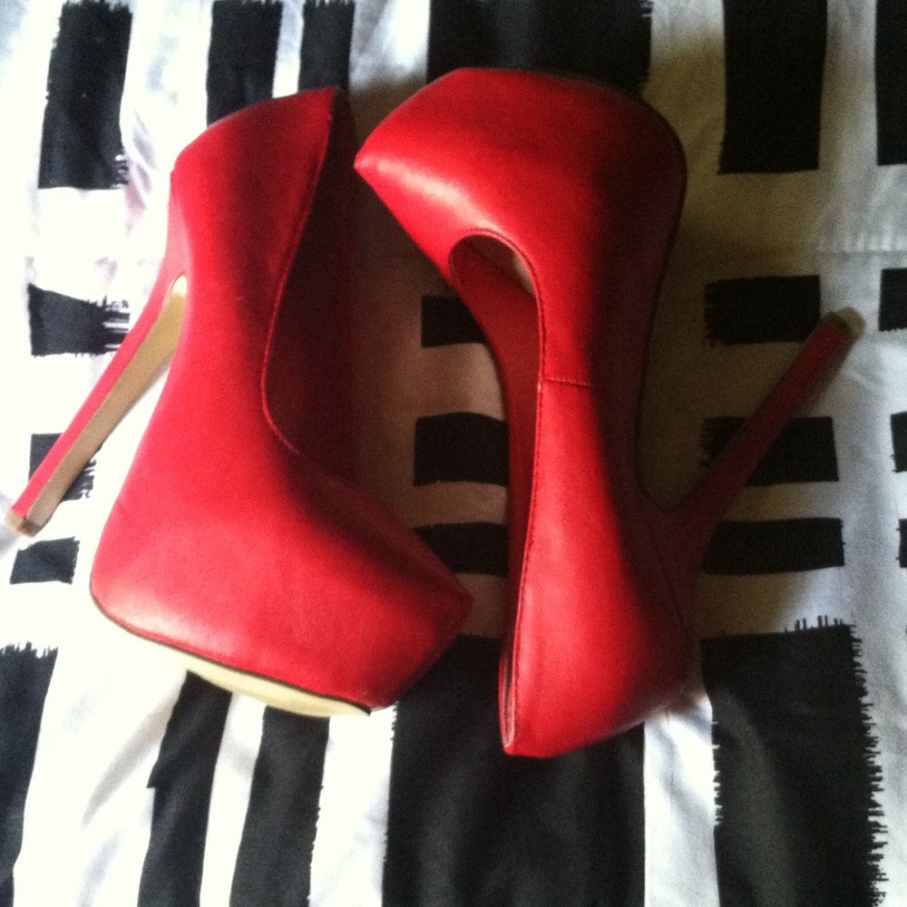 Red shoes, good condition !!!