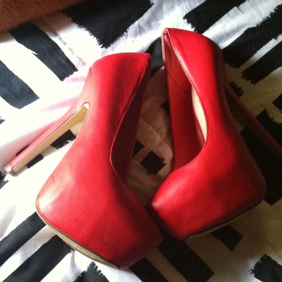 Red shoes, good condition !!! - Picture 2 of 2