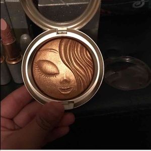 Mac Mariah Carey collection highlighter