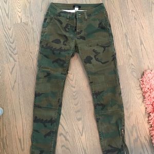 BDG camo pant size 25