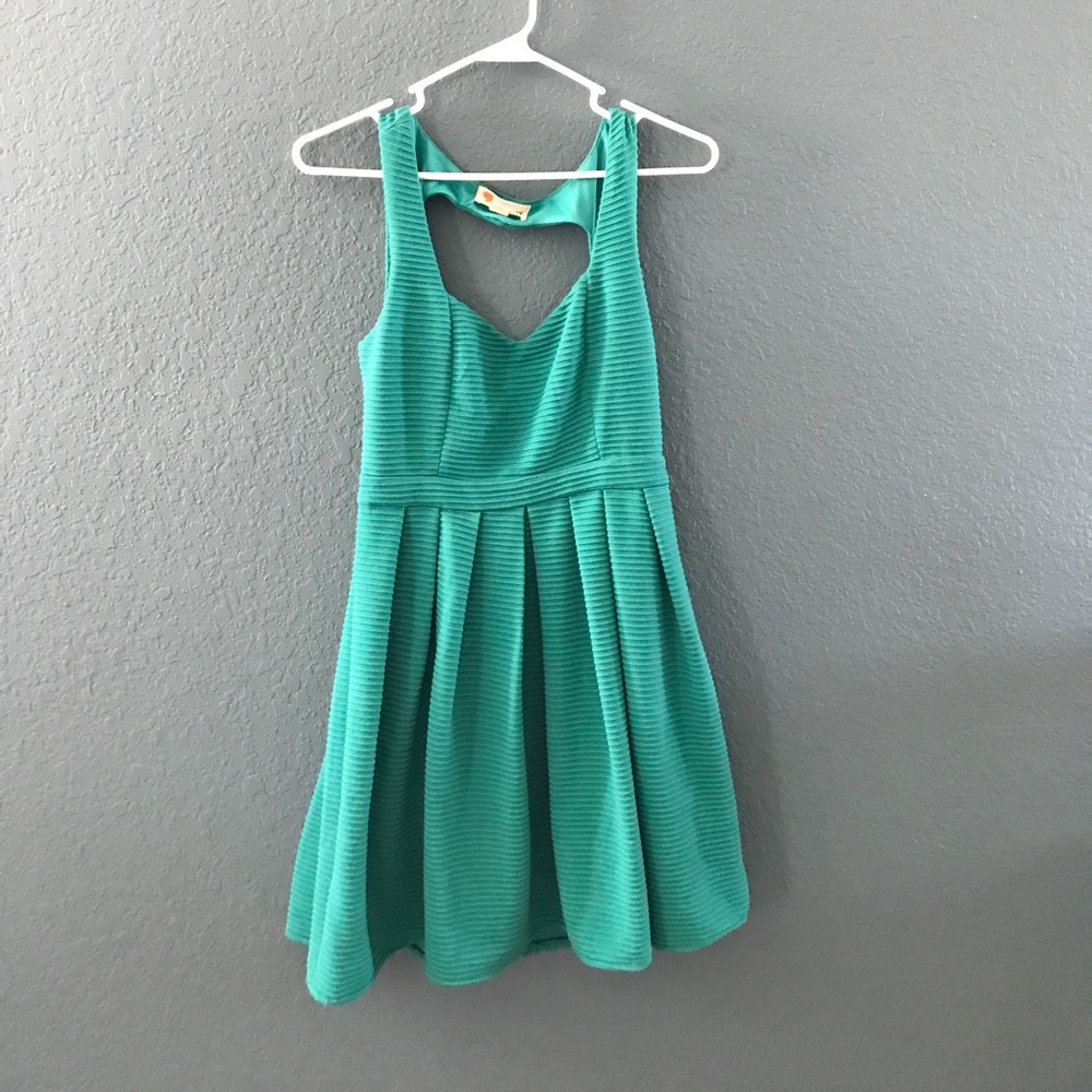 L'Atiste green dress