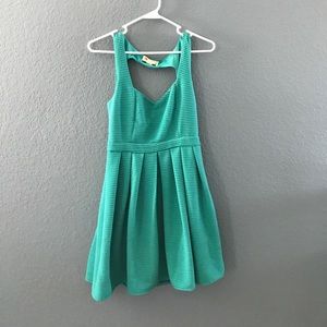L'Atiste green dress