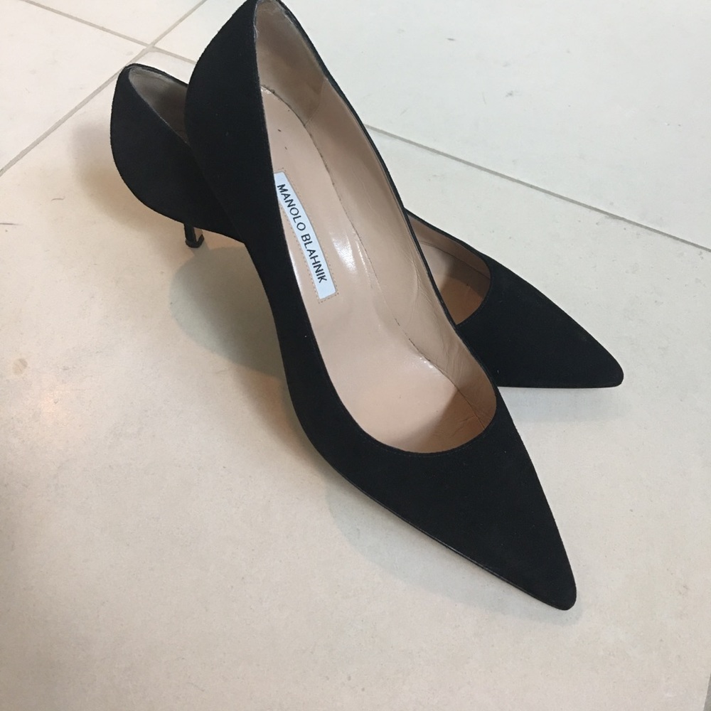 Manolo Blahnik size 41-42 kitten heel suede pumps.