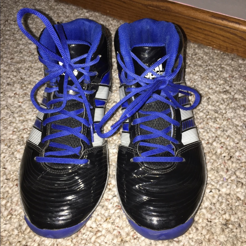 Basketball shoes