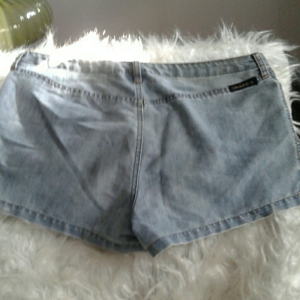 Abercrombie & Fitch shorts - Picture 2 of 3