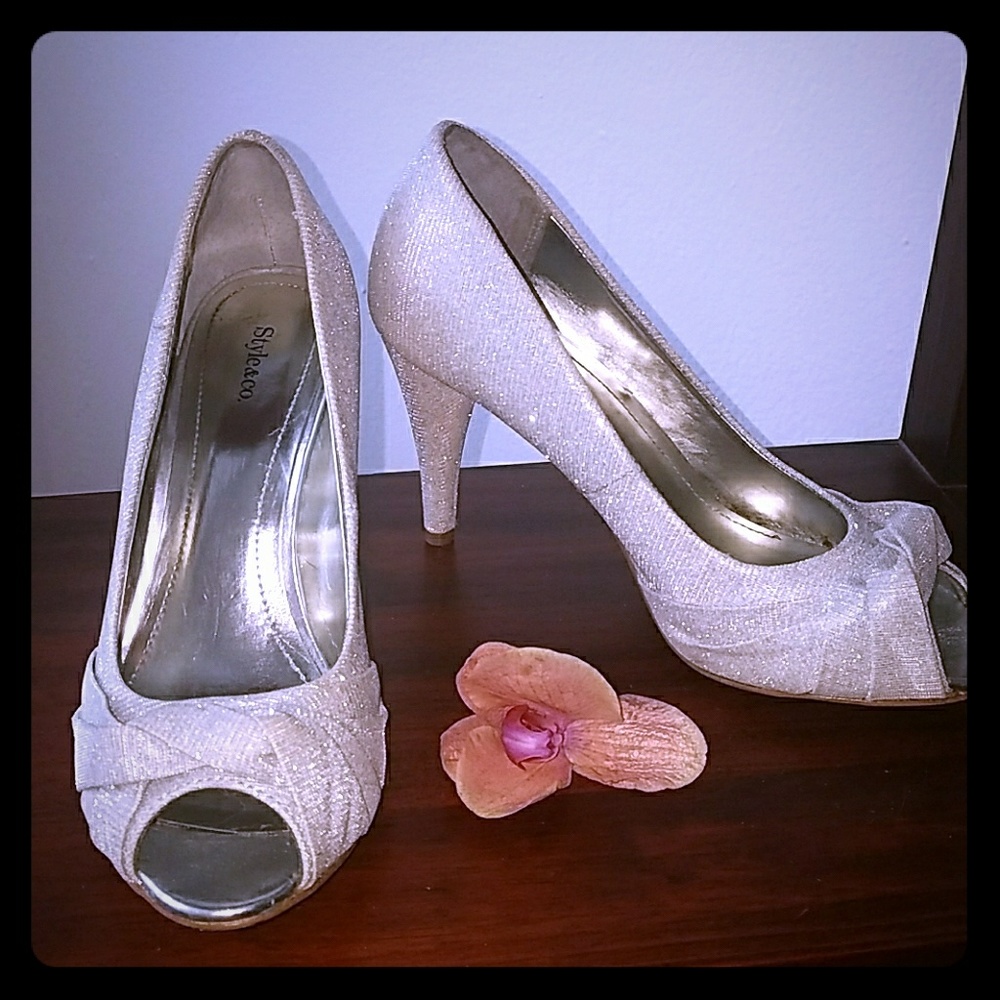 👠Silver stunning formal heels!