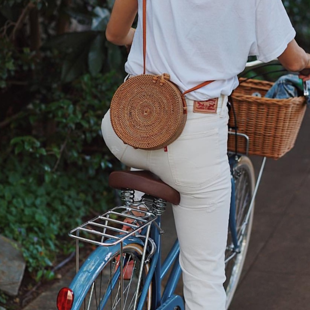 SALE 🎉🎊 SMALL round rattan bag with leather clip