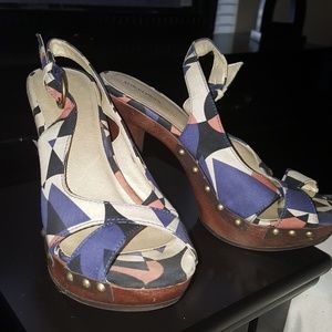 Blue printed wooden heels