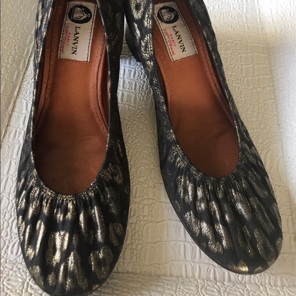 Lanvin black and gold leopard block heel pump