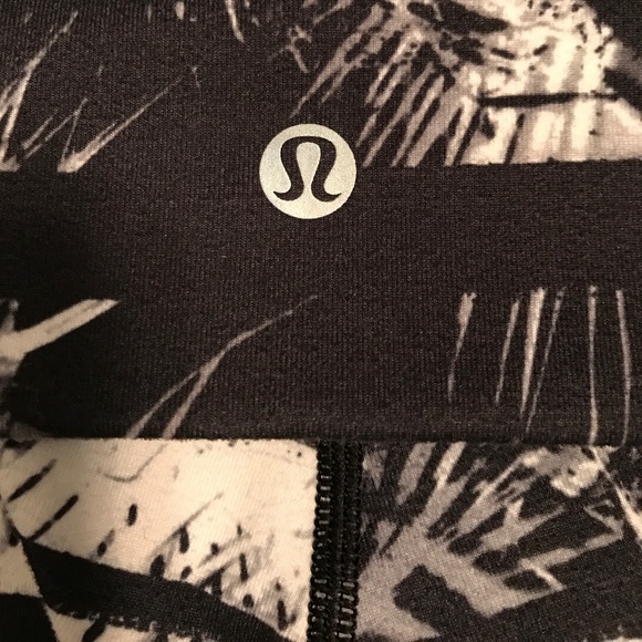 *SOLD* Lululemon wunder under striped leggings - Picture 3 of 4