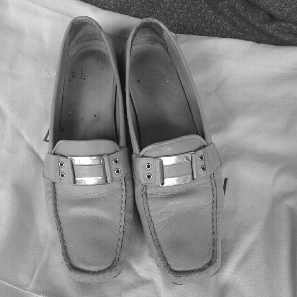 Authentic Stuart Weitzman ladies drivers