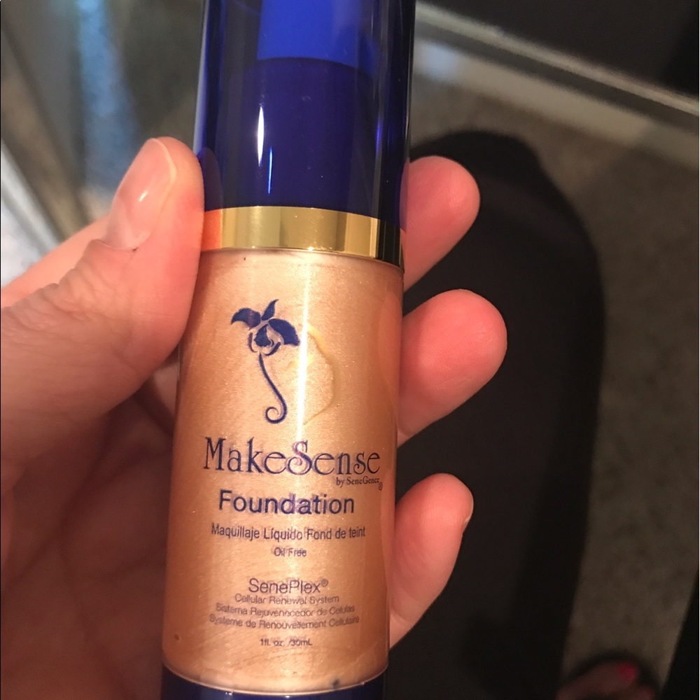 SeneGence Pearlizer Foundation. Brand New.