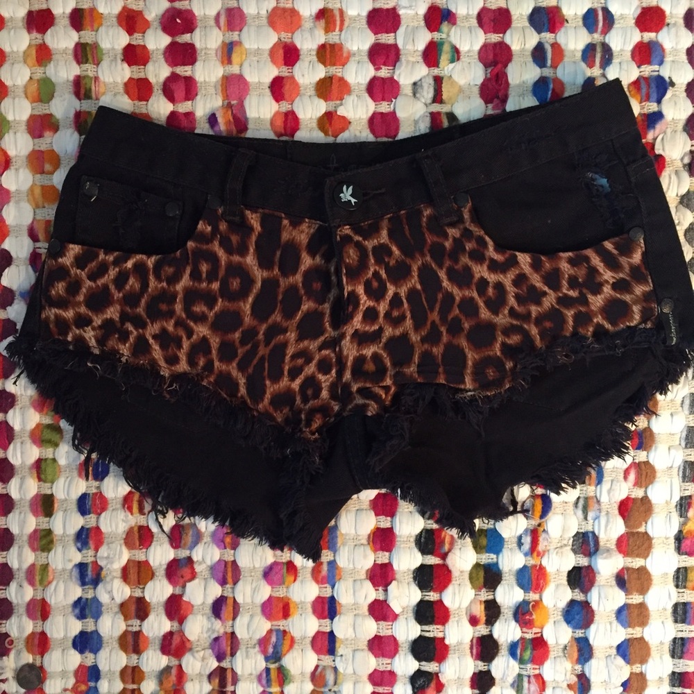 🚫SOLD One teaspoon black w/cheetah cutoff shorts