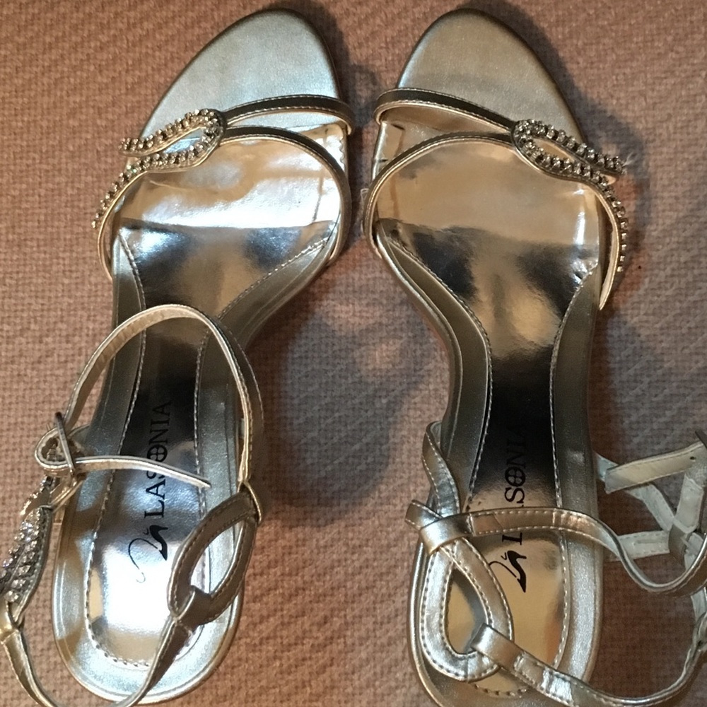 LaSonia silver strappy comfy heels with diamonds