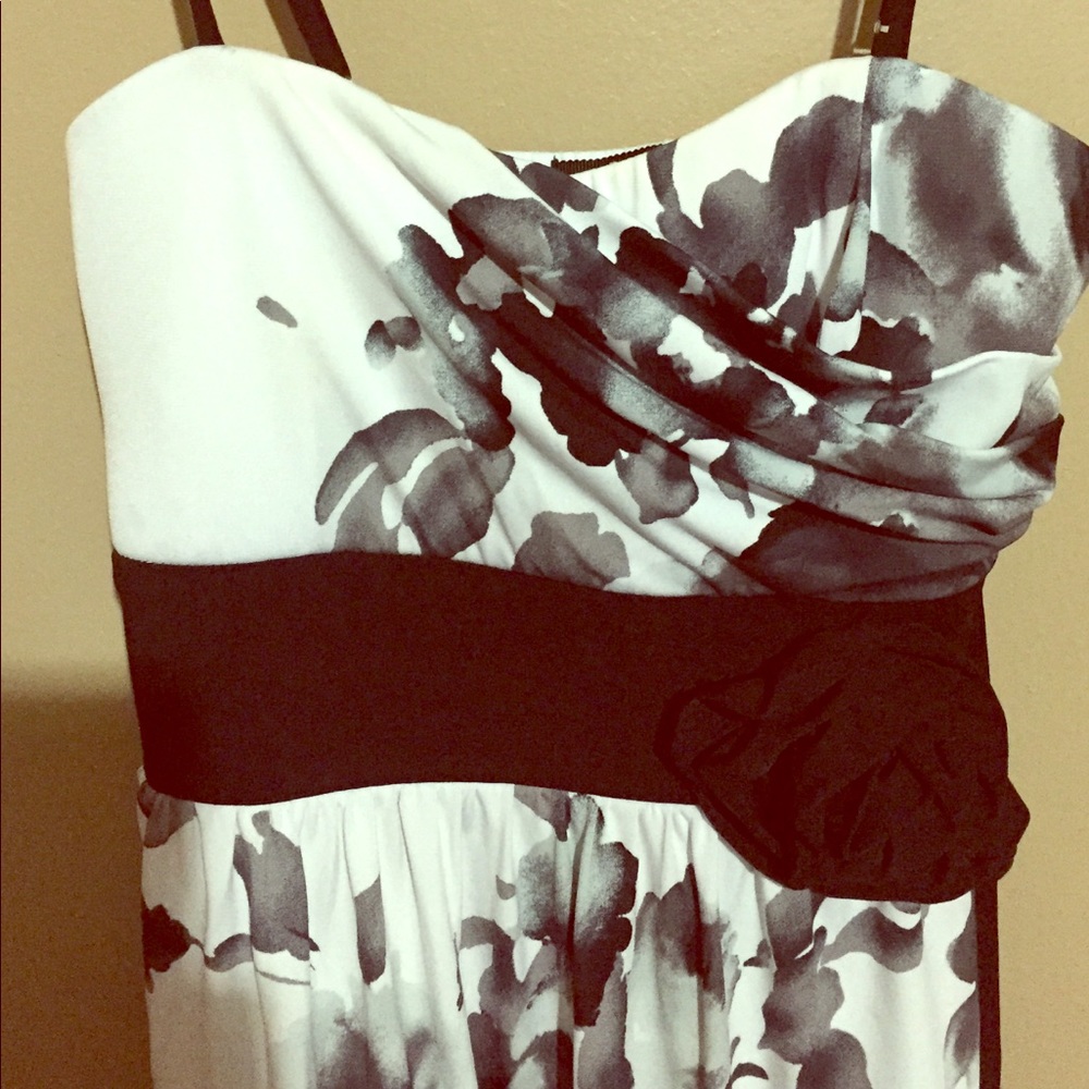 Dress - Picture 2 of 4