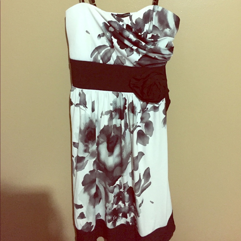 Dress - Picture 3 of 4