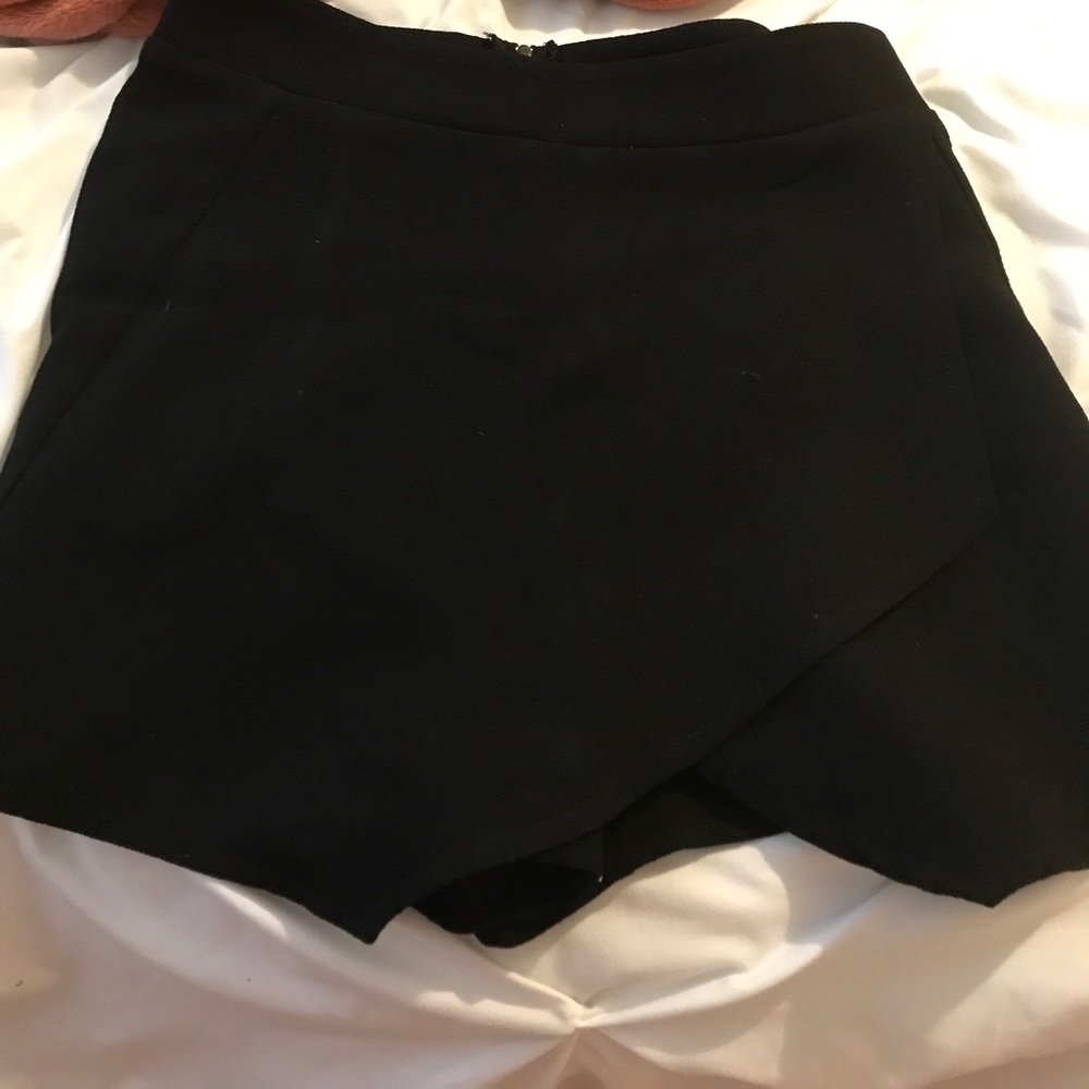Black Envelope skort