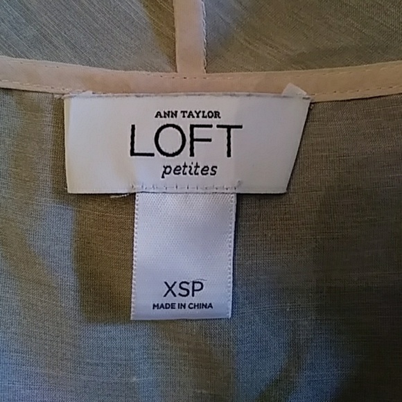 Ann Taylor Loft cream blush ruffled top - size XSP - Picture 3 of 3