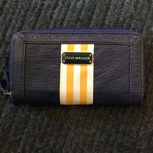 Steve Madden wallet