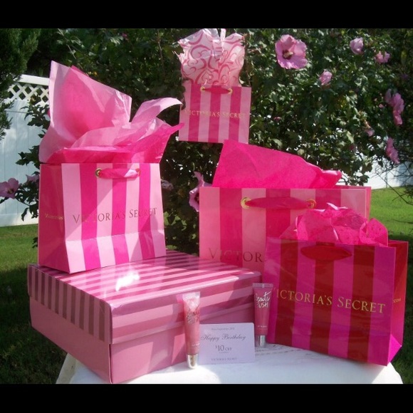 ISO: Victoria Secret & PINK bundle - Picture 1 of 1