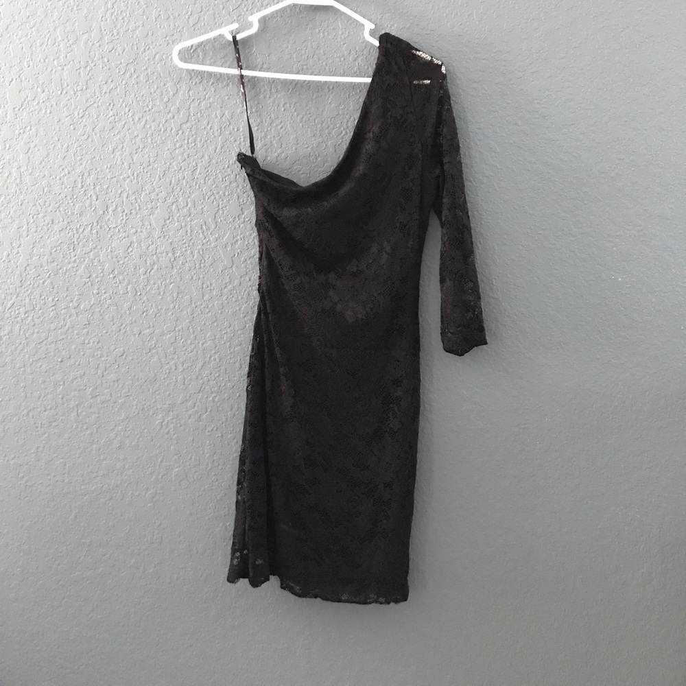 One sleeve back dress