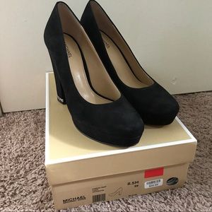 Michael Kors suede Sabrina pump ❗️LOWEST PRICE❗️