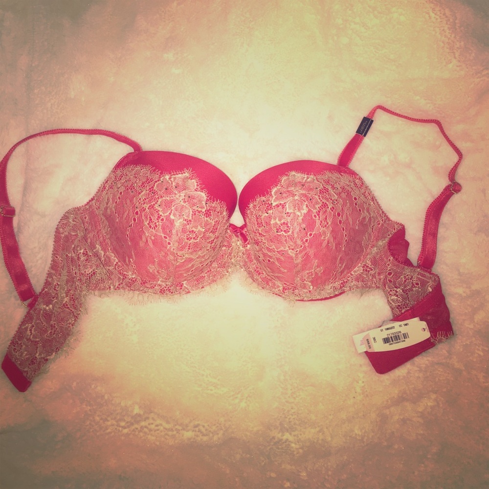 NWT! VS Red & Nude Lace Bra! Size 36C