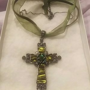 Ribbon necklace with cross