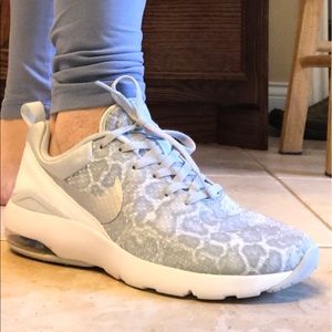 Nike Max Air Siren women's athletic shoes size 8
