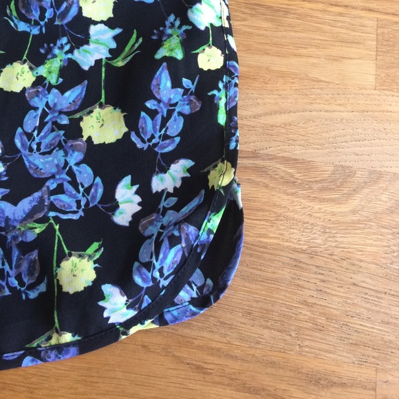 Drawstring floral shorts - Picture 3 of 3