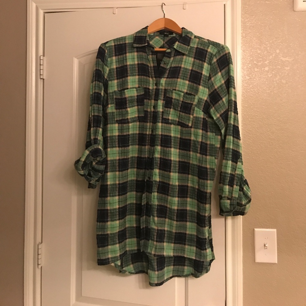 NWT Plaid top.