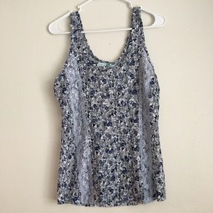 My Sister's Closet | Navy + White Floral Lace Tank