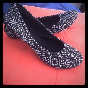 American Eagle flats