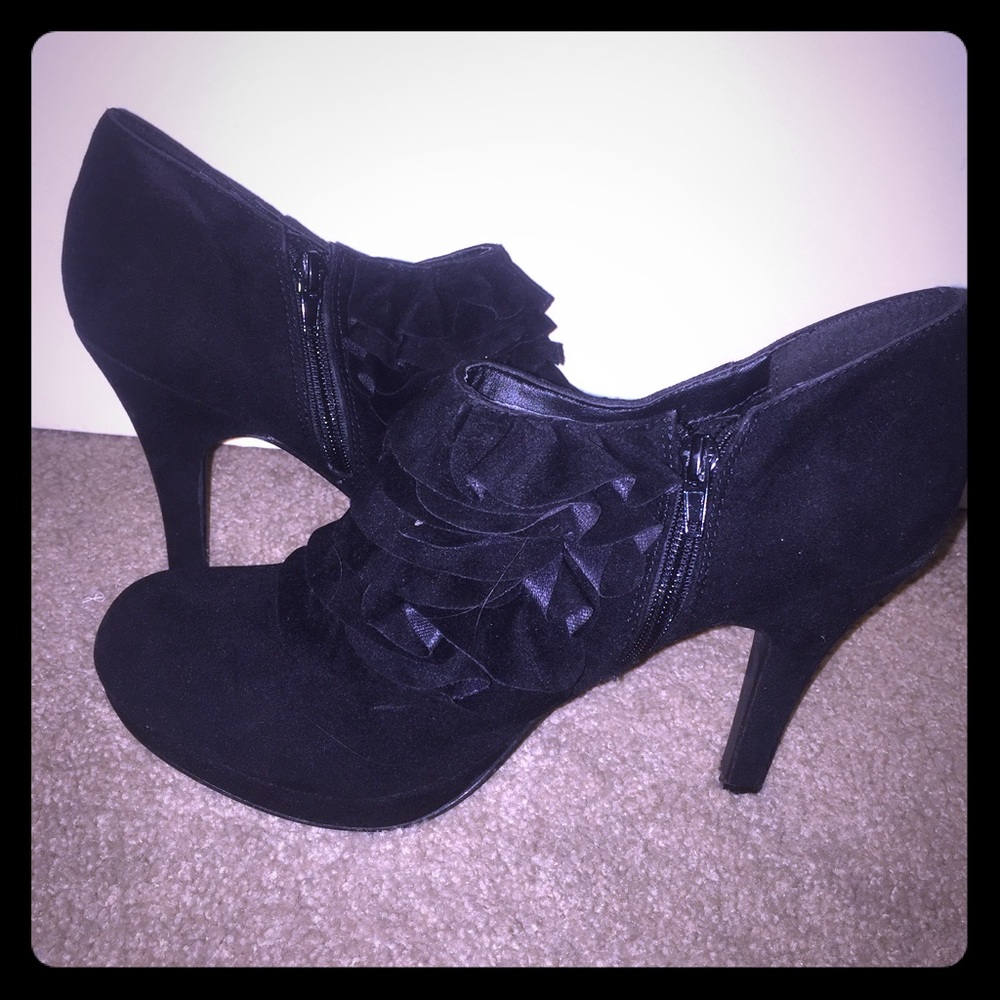 Black ruffled booties size 10