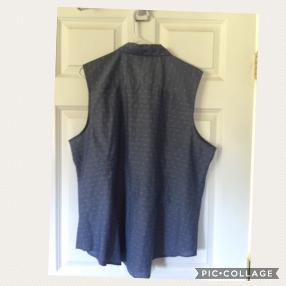 Never wore Van Heusen button down shirt - Picture 7 of 8