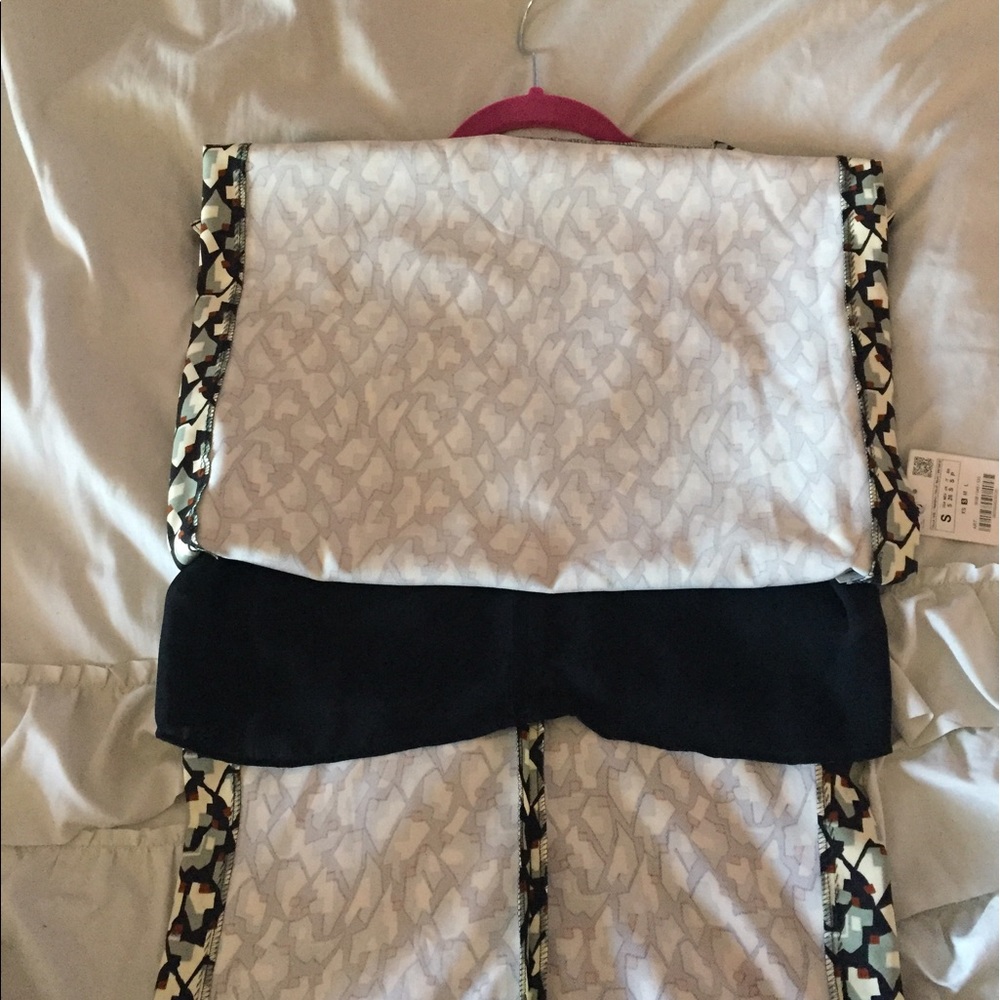 Zara abstract print top NWT size S - Picture 5 of 6