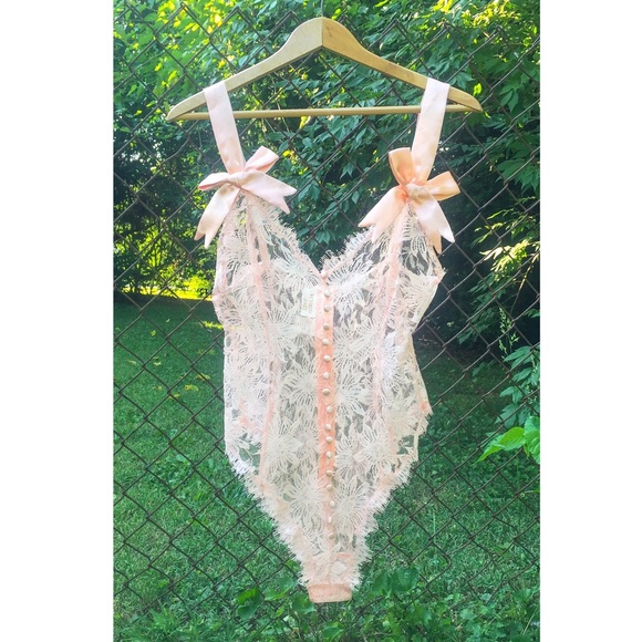 Victoria's Secret Other - ✨ FLASH SALE ✨ Gorgeous Vintage Lace Teddy 🎀
