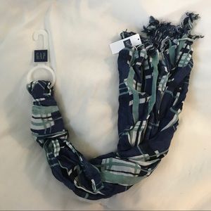 Gap Scarf