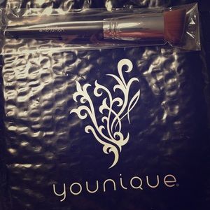 BRAND NEW Younique Liquid Foundation Brush