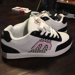 Women's etnies shoes