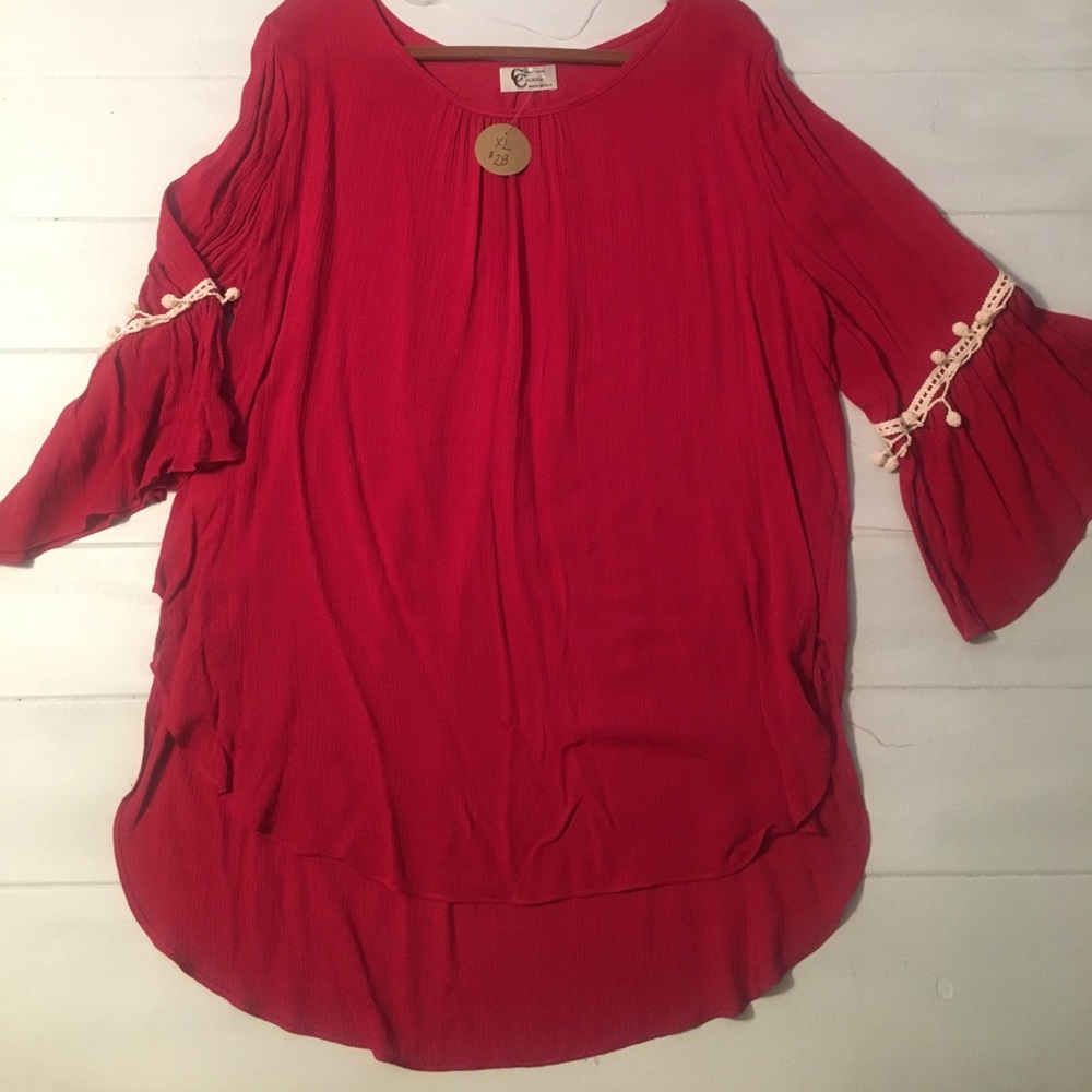 Crimson fringe ball top