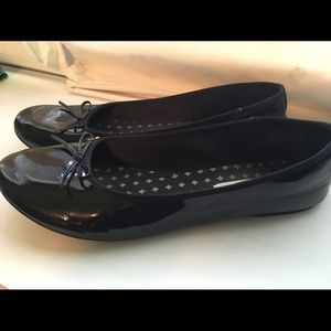 Black ballet flats