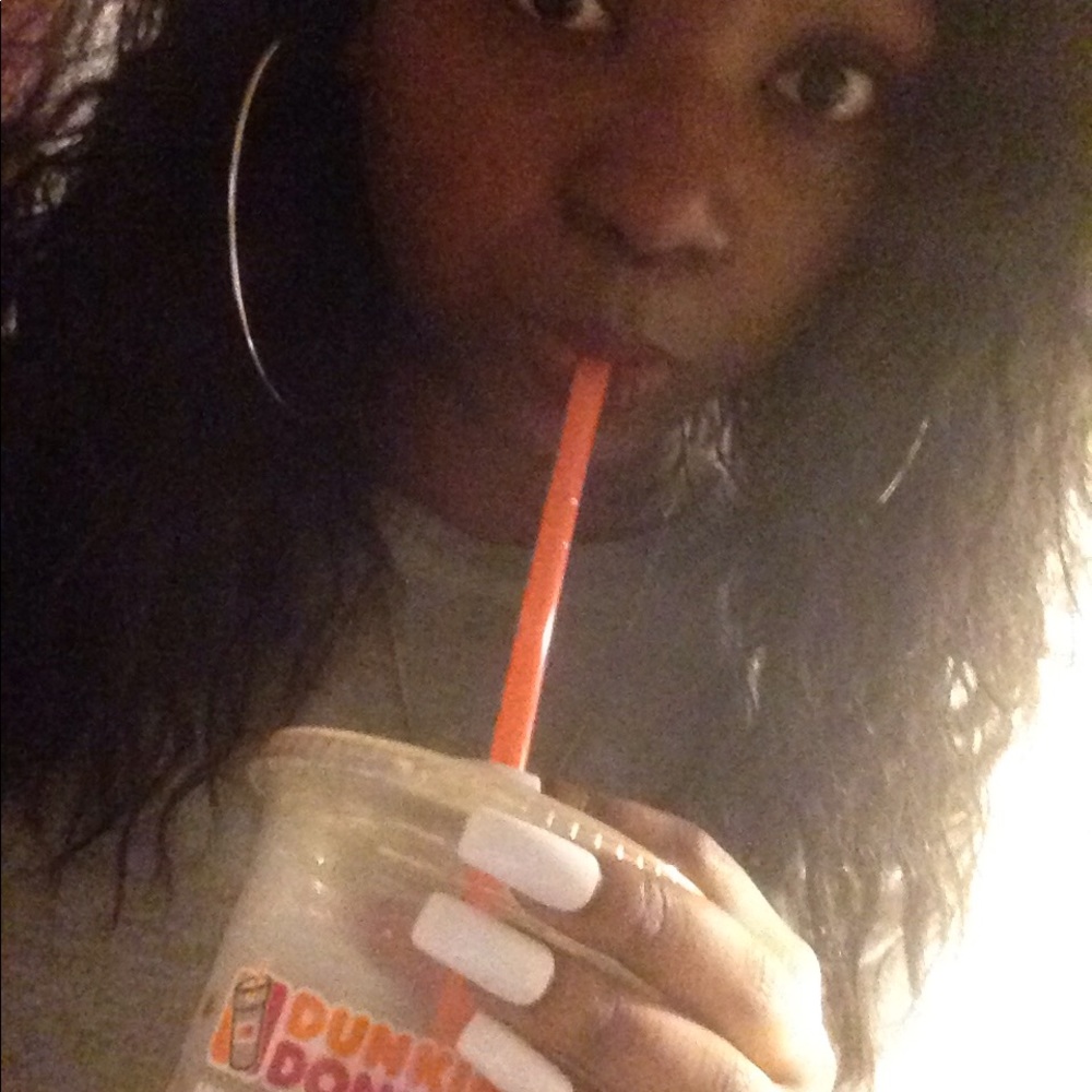 Meet your Posher, Maura