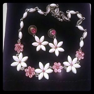 Pink & white flower necklace