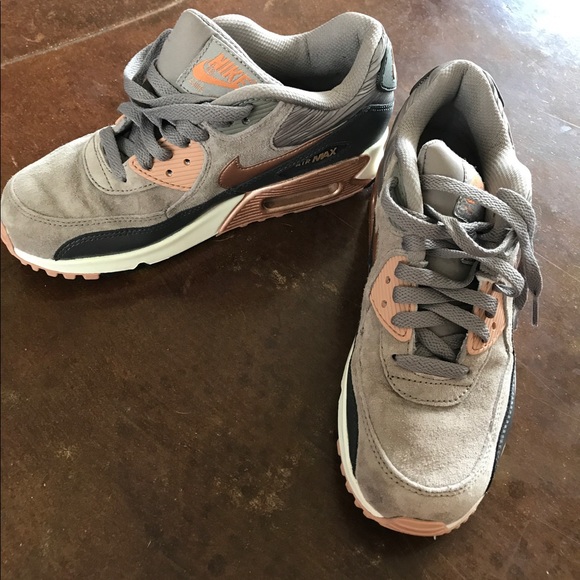 Nike Shoes - Nike Air Max 90
