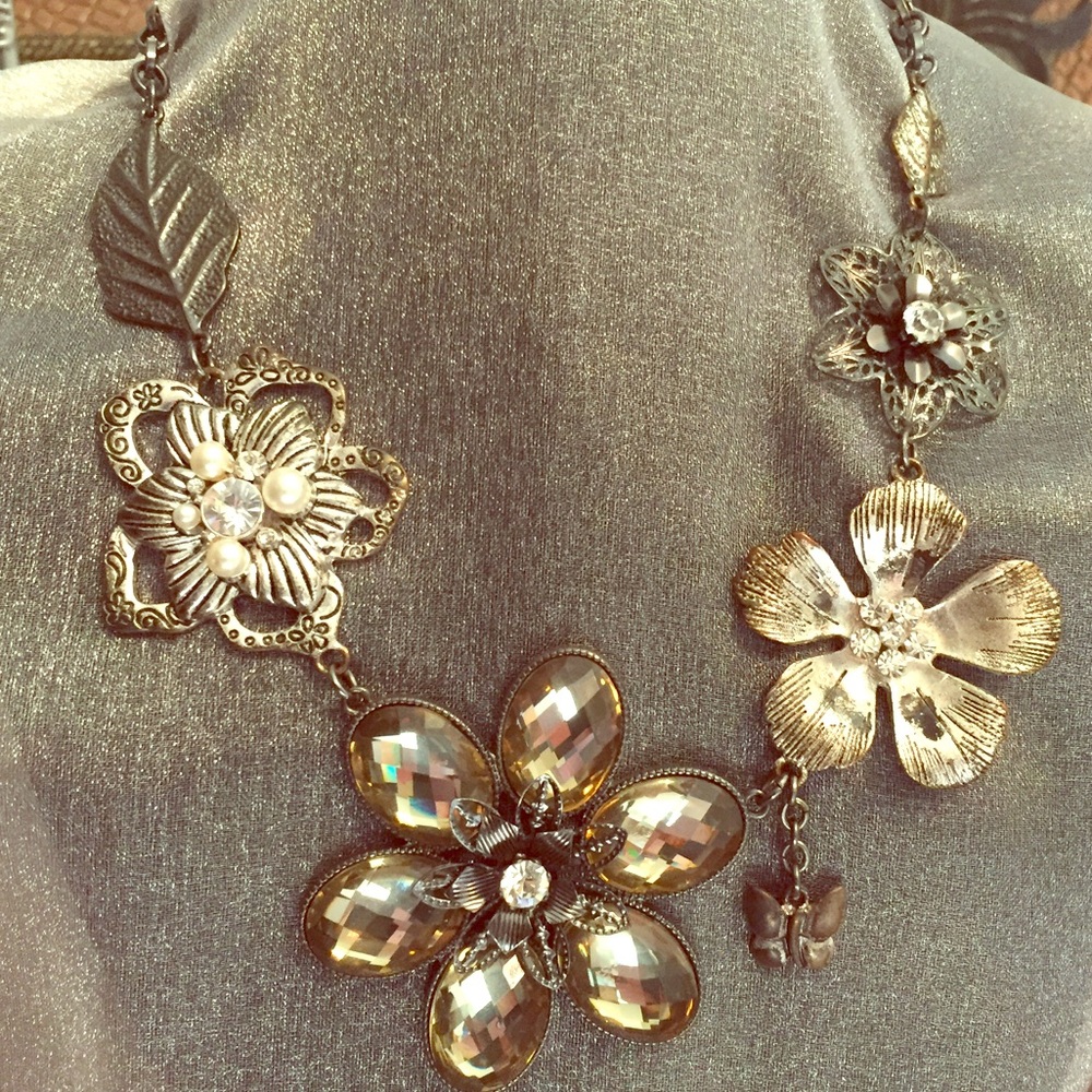 IN STOCK Floral frost necklace