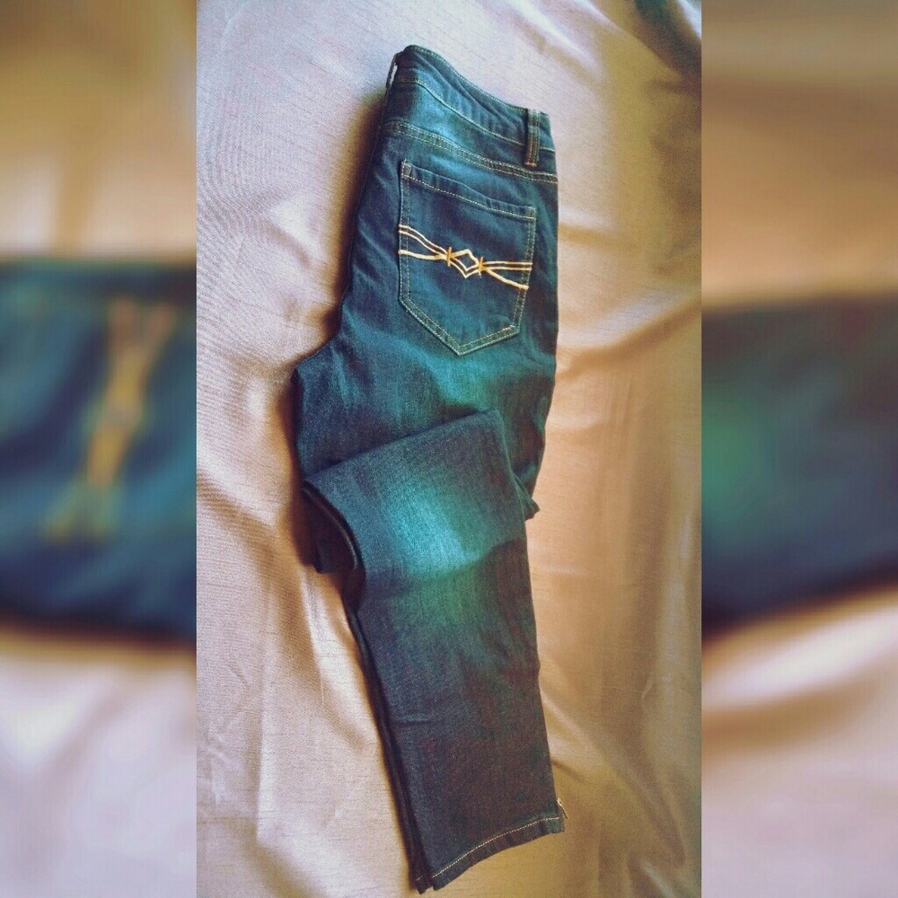 Mudd Skinny Distressed Ankle Jean