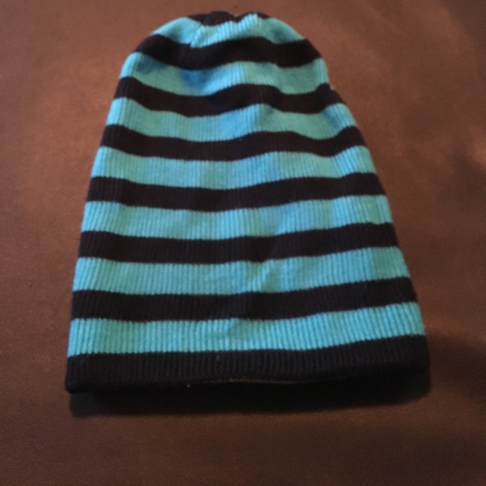 American Eagle reversal Beanie (Never Worn)