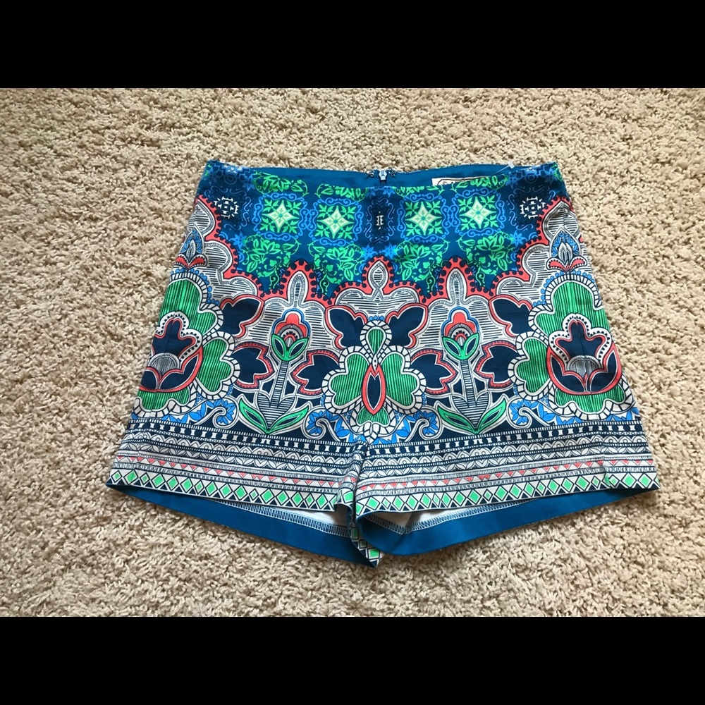 Brand New Tribal print boutique shorts