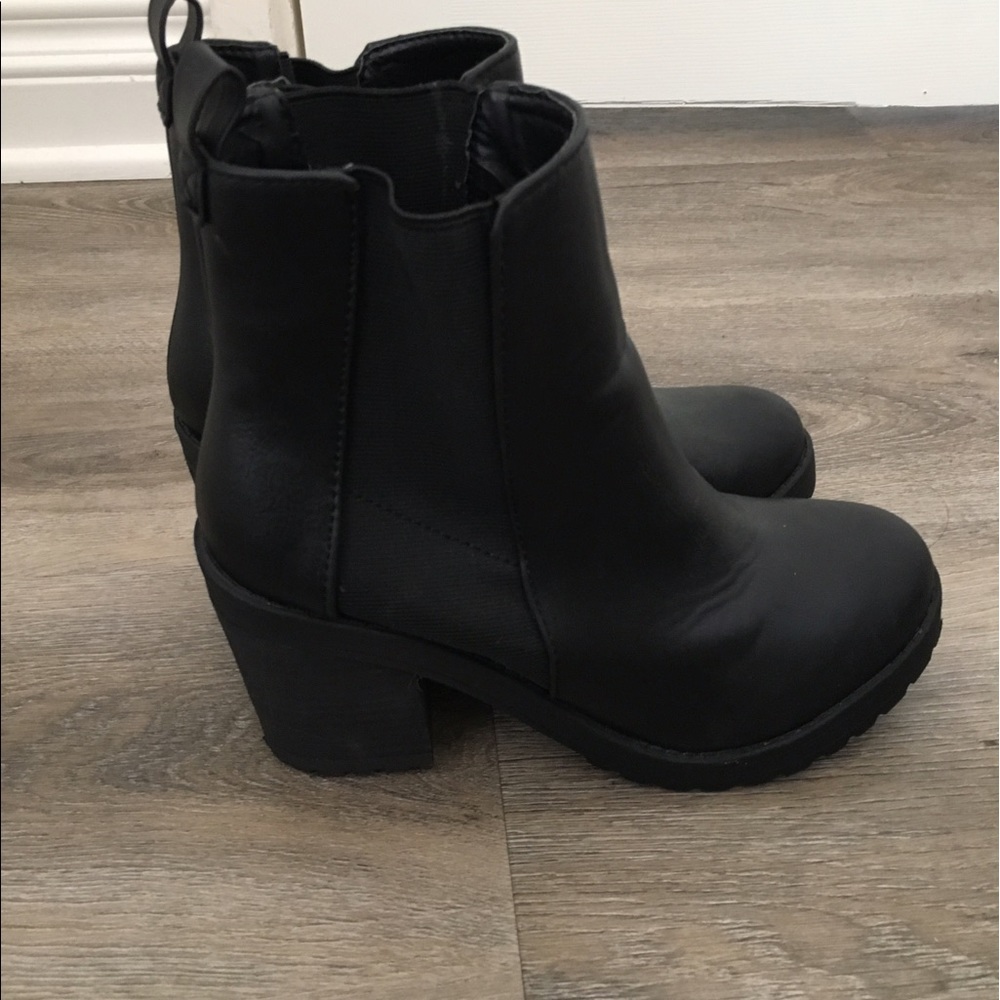 Chunky heel boot